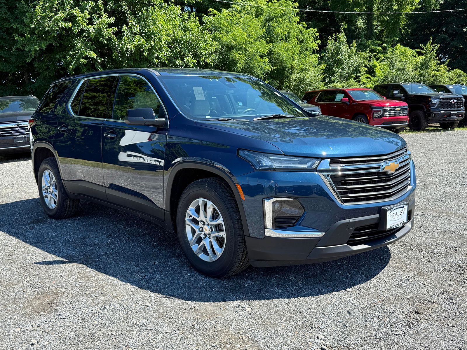 Photo view of 2023 Chevrolet Traverse in Blue