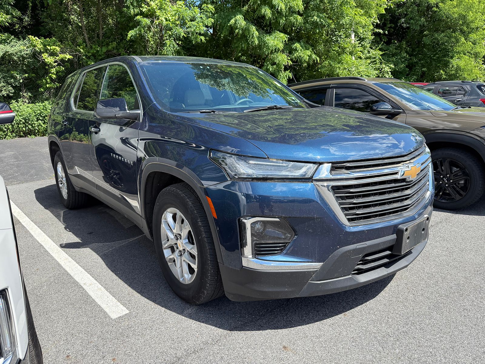 Photo view of 2023 Chevrolet Traverse in Blue