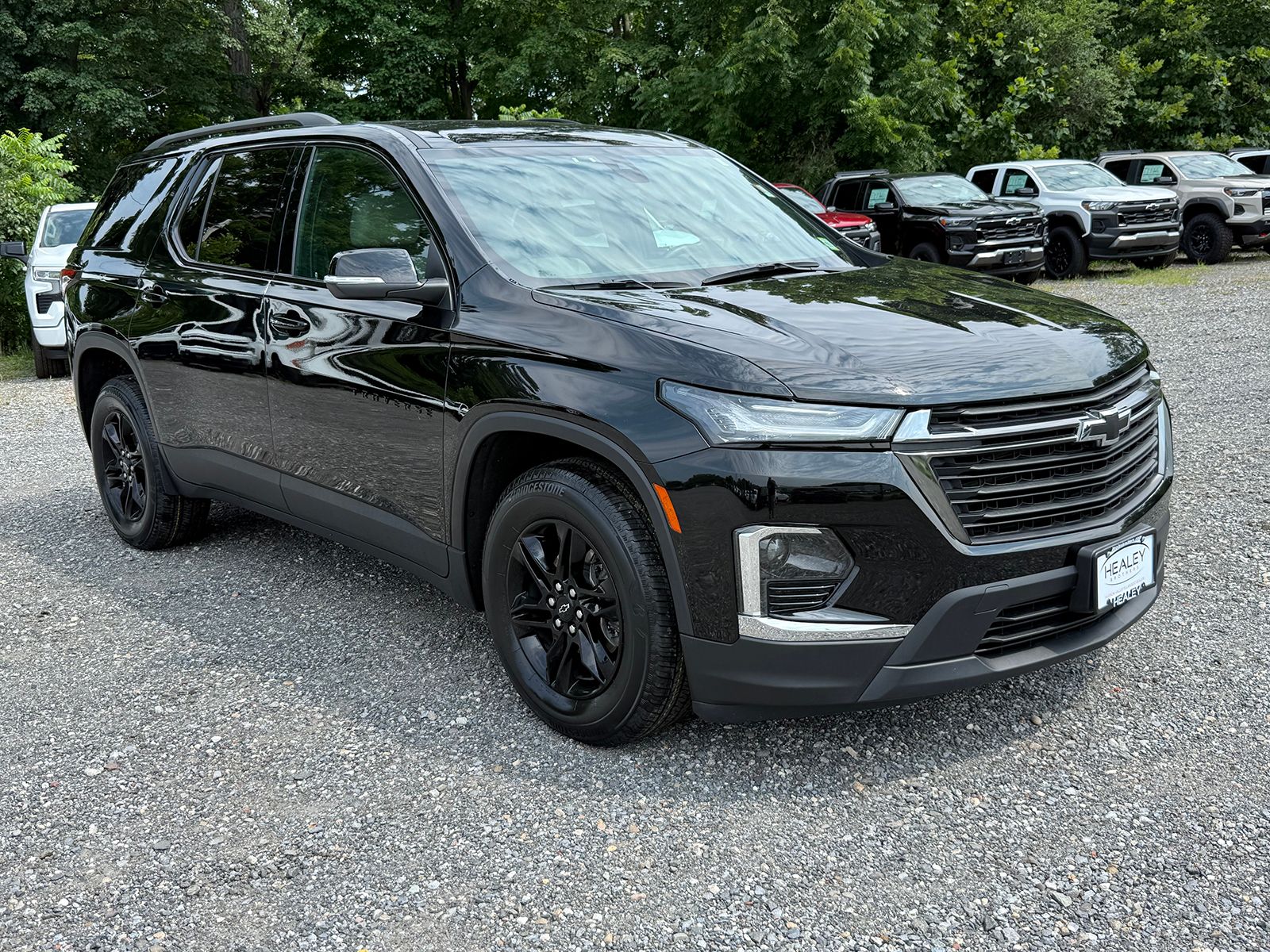 Photo view of 2023 Chevrolet Traverse in Black