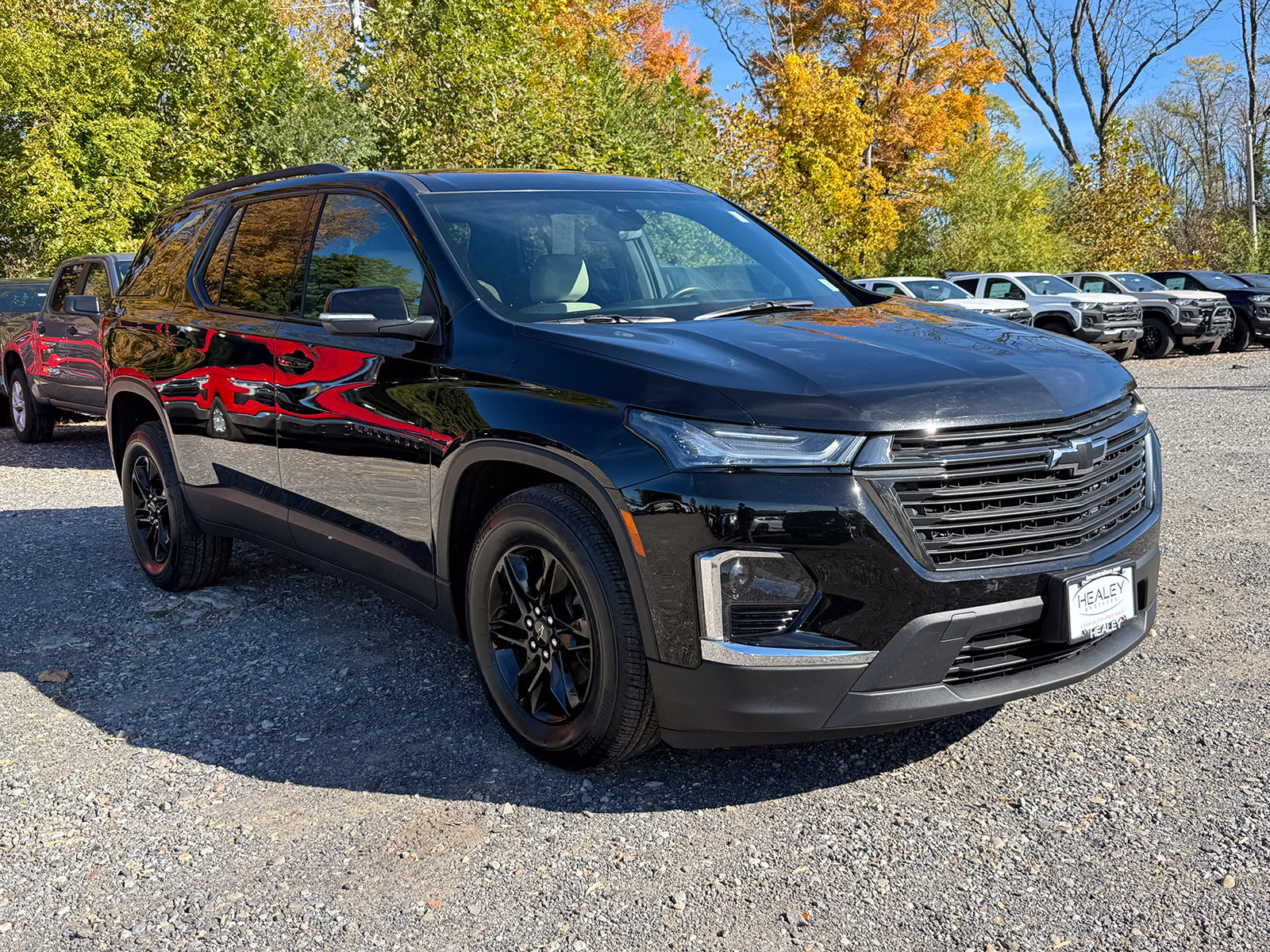 Photo view of 2023 Chevrolet Traverse in Black