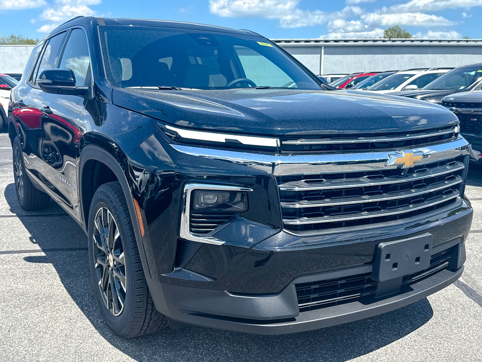 Photo view of 2026 Chevrolet Traverse in Black