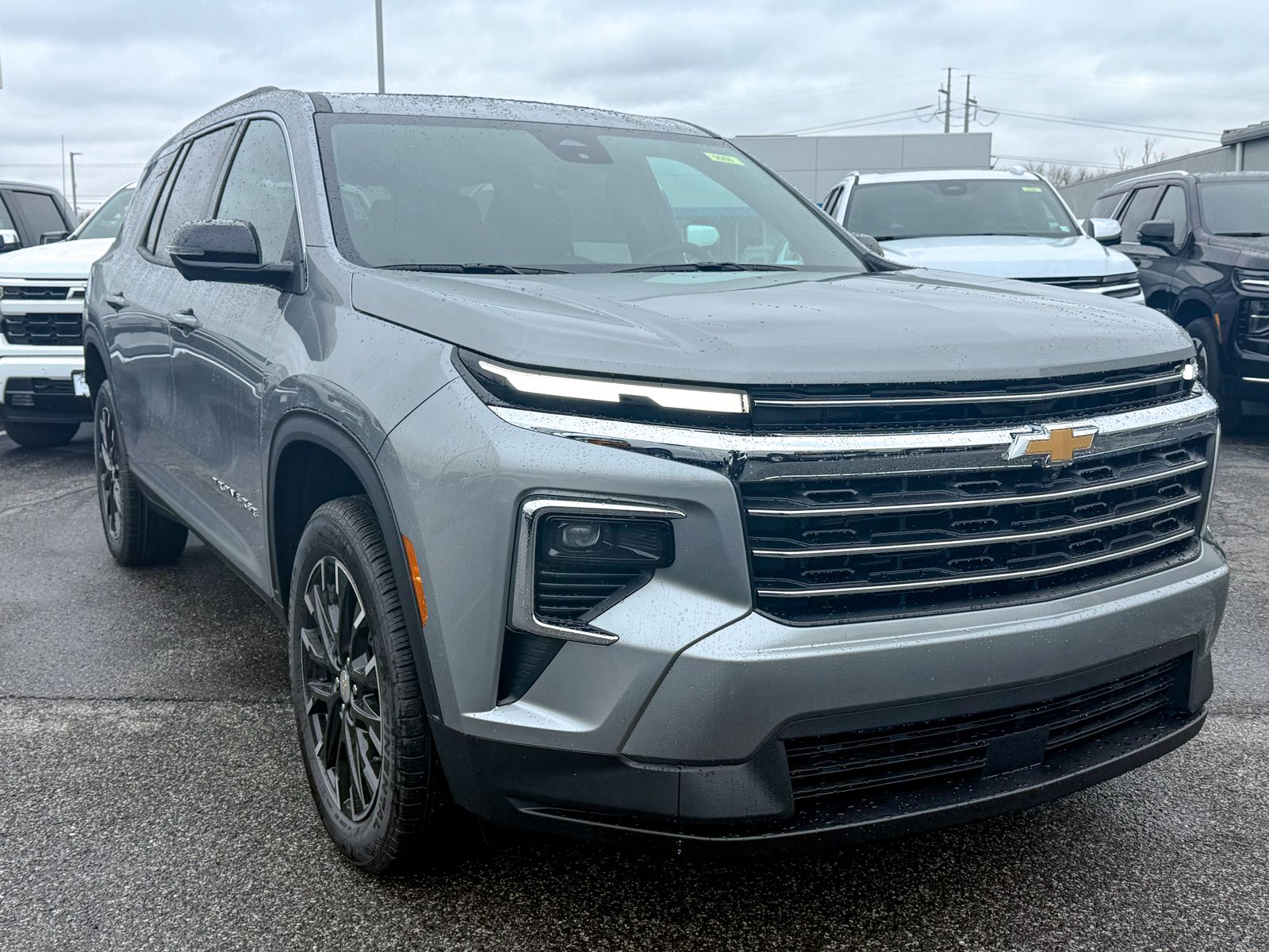 Photo view of 2026 Chevrolet Traverse in Gray