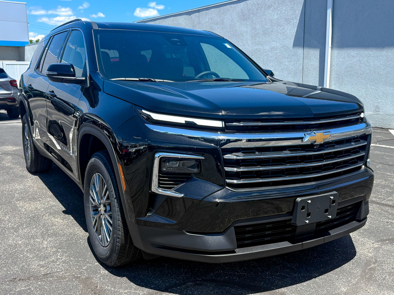 Photo view of 2026 Chevrolet Traverse in Black