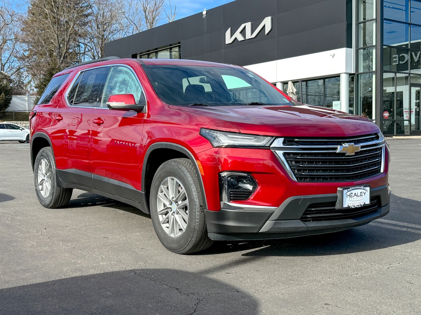 Photo view of 2023 Chevrolet Traverse in Red