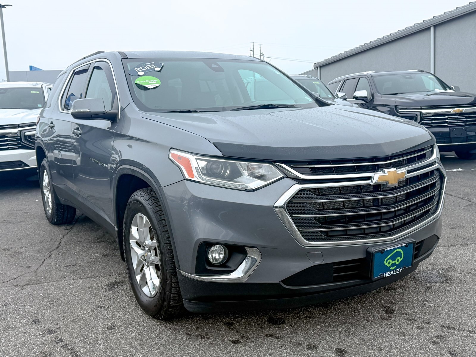 Photo view of 2021 Chevrolet Traverse in Gray