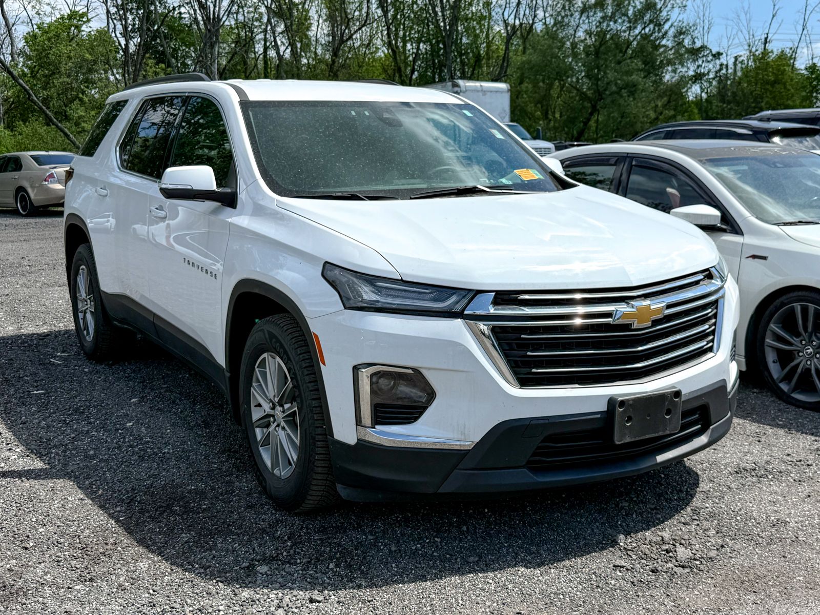 Photo view of 2023 Chevrolet Traverse in White