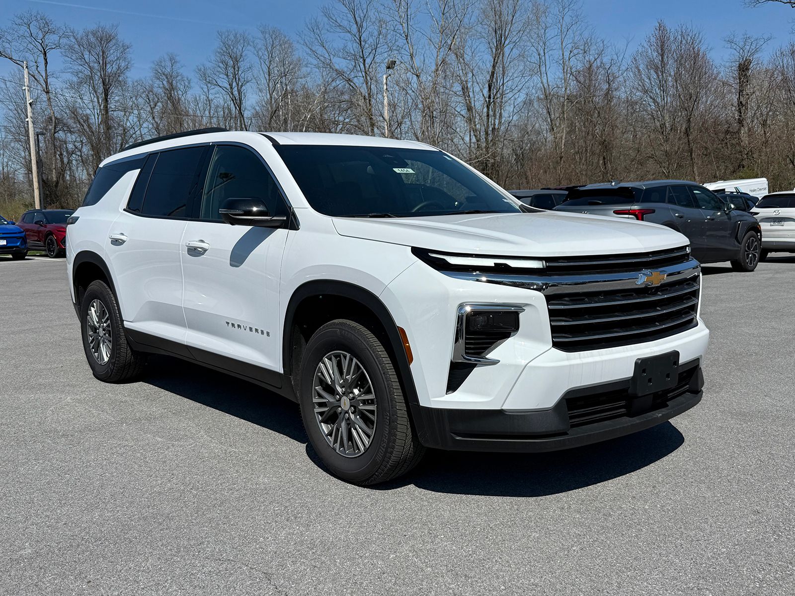 Photo view of 2025 Chevrolet Traverse in White