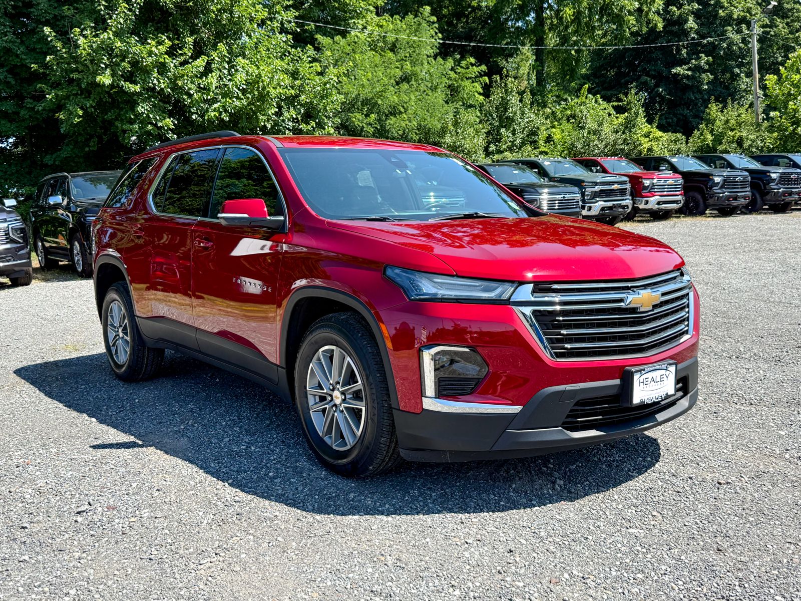 Photo view of 2023 Chevrolet Traverse in Red