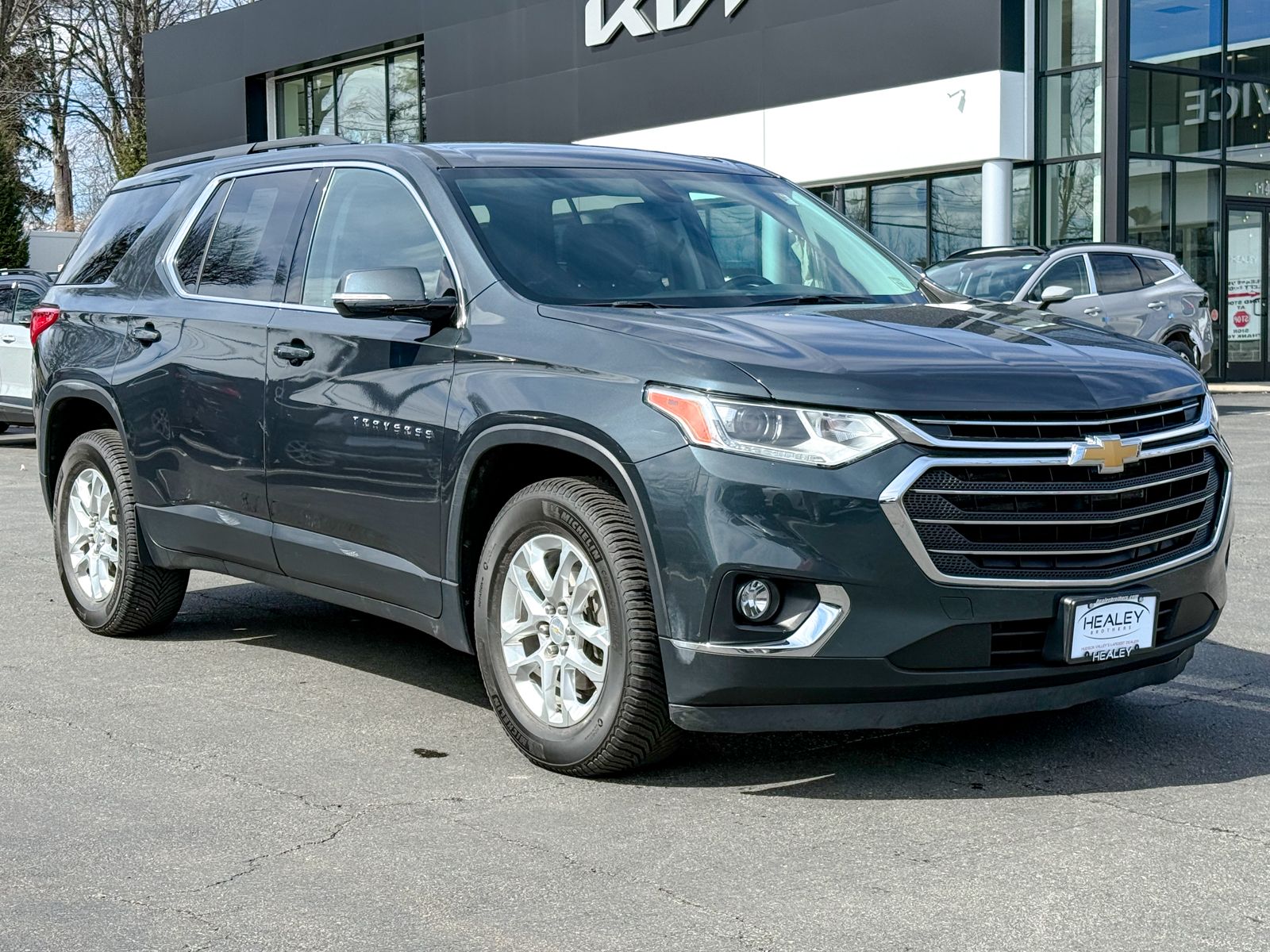 Photo view of 2019 Chevrolet Traverse in Gray