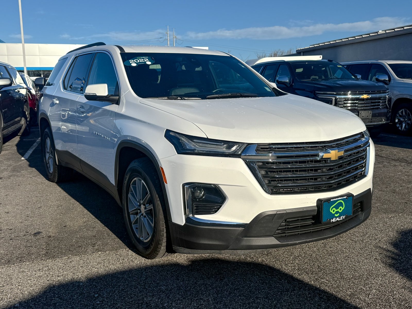 Photo view of 2022 Chevrolet Traverse in White