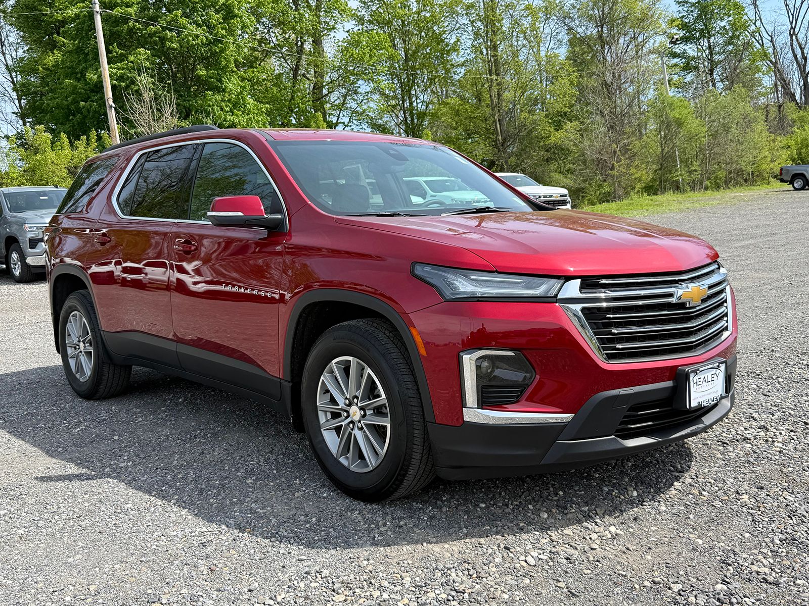 Photo view of 2023 Chevrolet Traverse in Red
