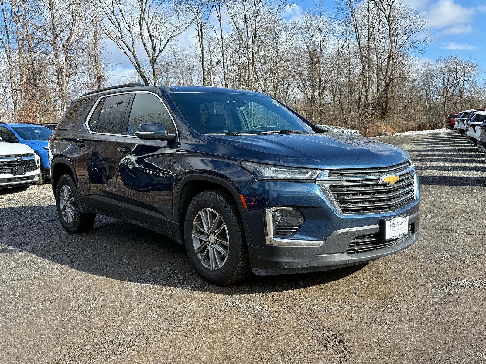 Photo view of 2023 Chevrolet Traverse in Blue