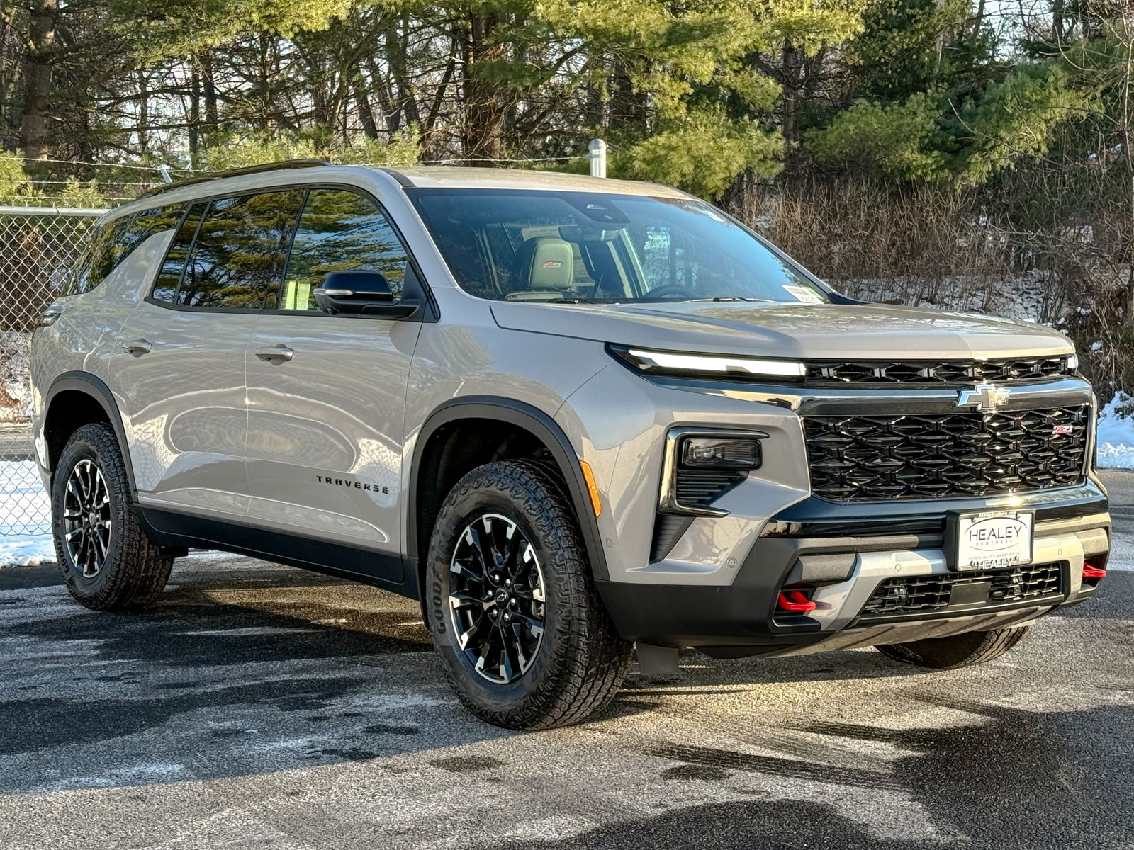 Photo view of 2026 Chevrolet Traverse in Gray