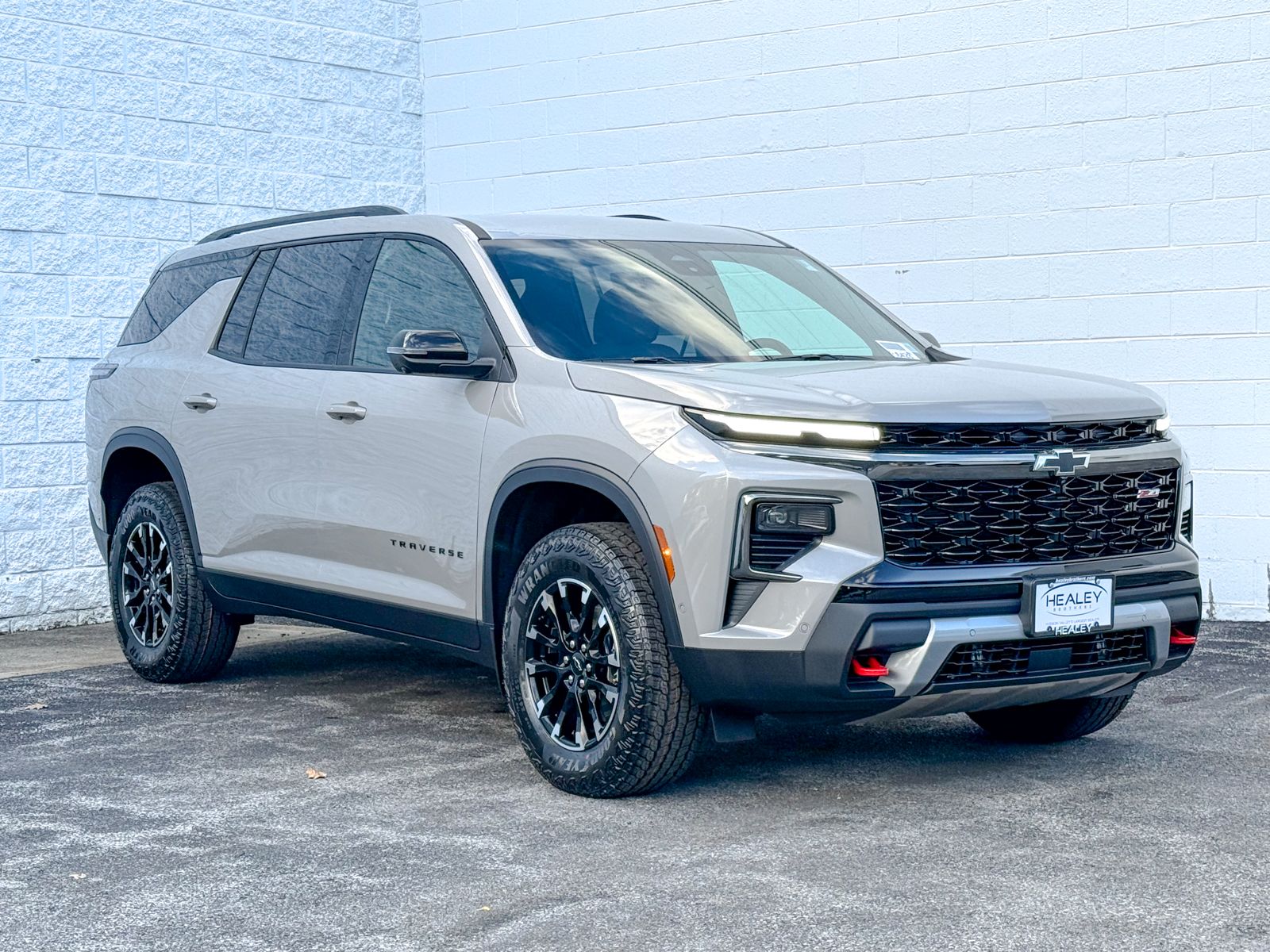 Photo view of 2026 Chevrolet Traverse in Gray