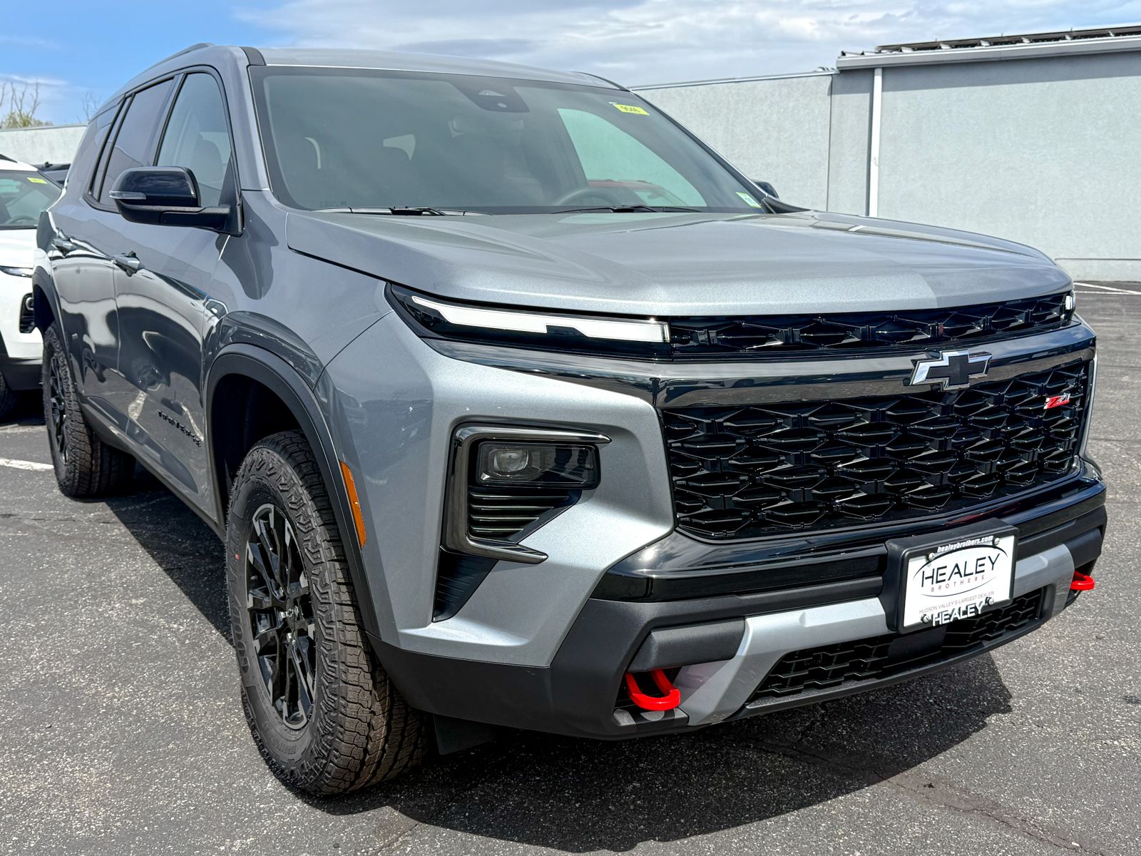 Photo view of 2026 Chevrolet Traverse in Gray