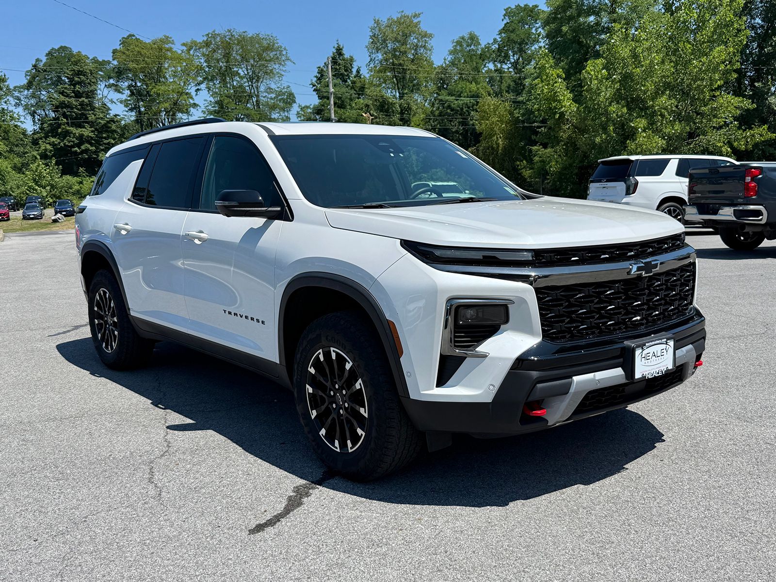 Photo view of 2024 Chevrolet Traverse in White