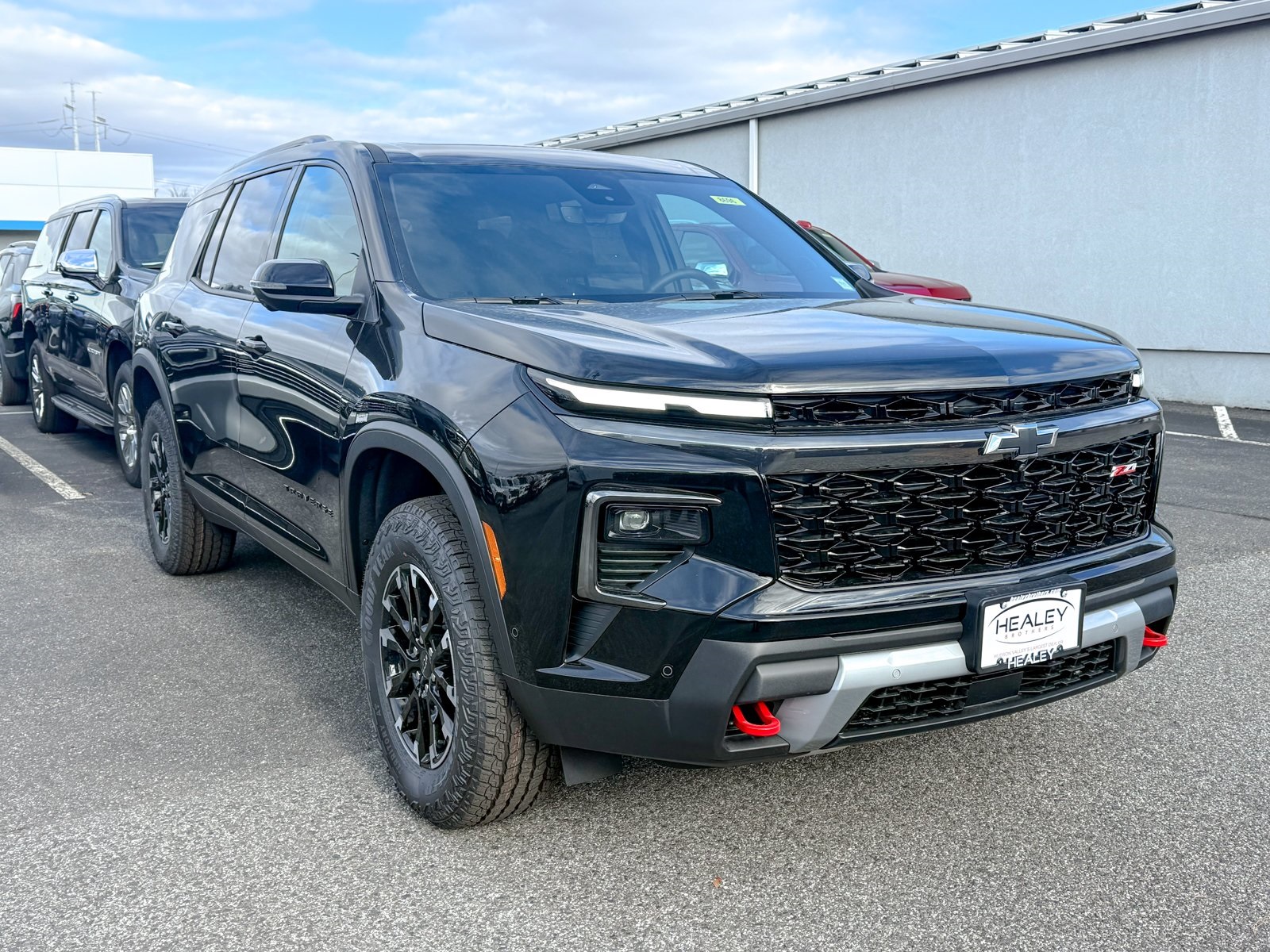 Photo view of 2026 Chevrolet Traverse in Black