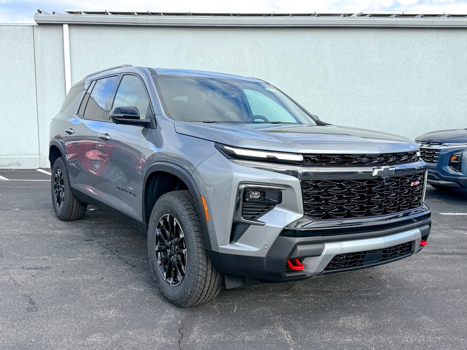 Photo view of 2026 Chevrolet Traverse in Gray