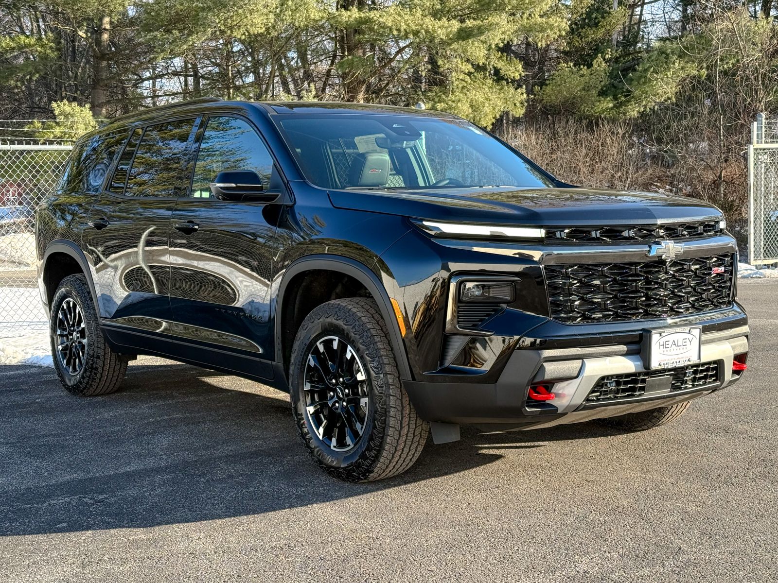 Photo view of 2026 Chevrolet Traverse in Black