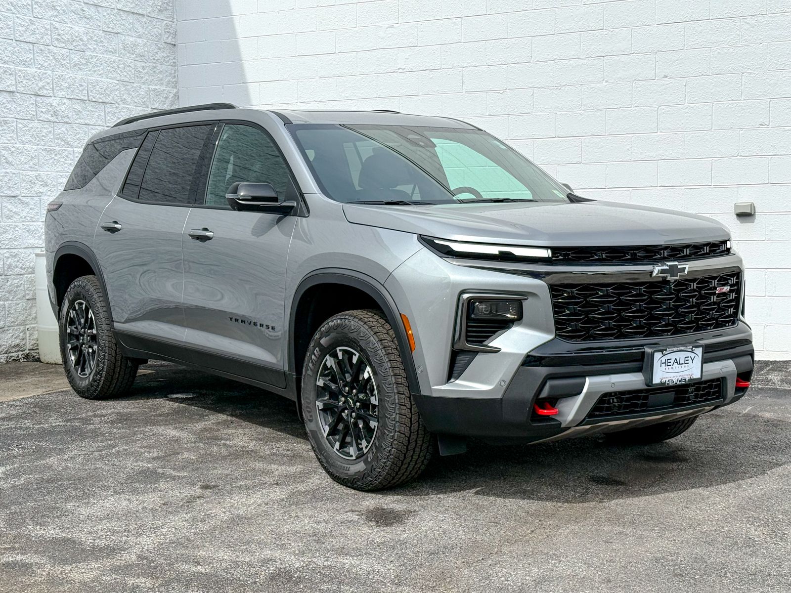 Photo view of 2026 Chevrolet Traverse in Gray