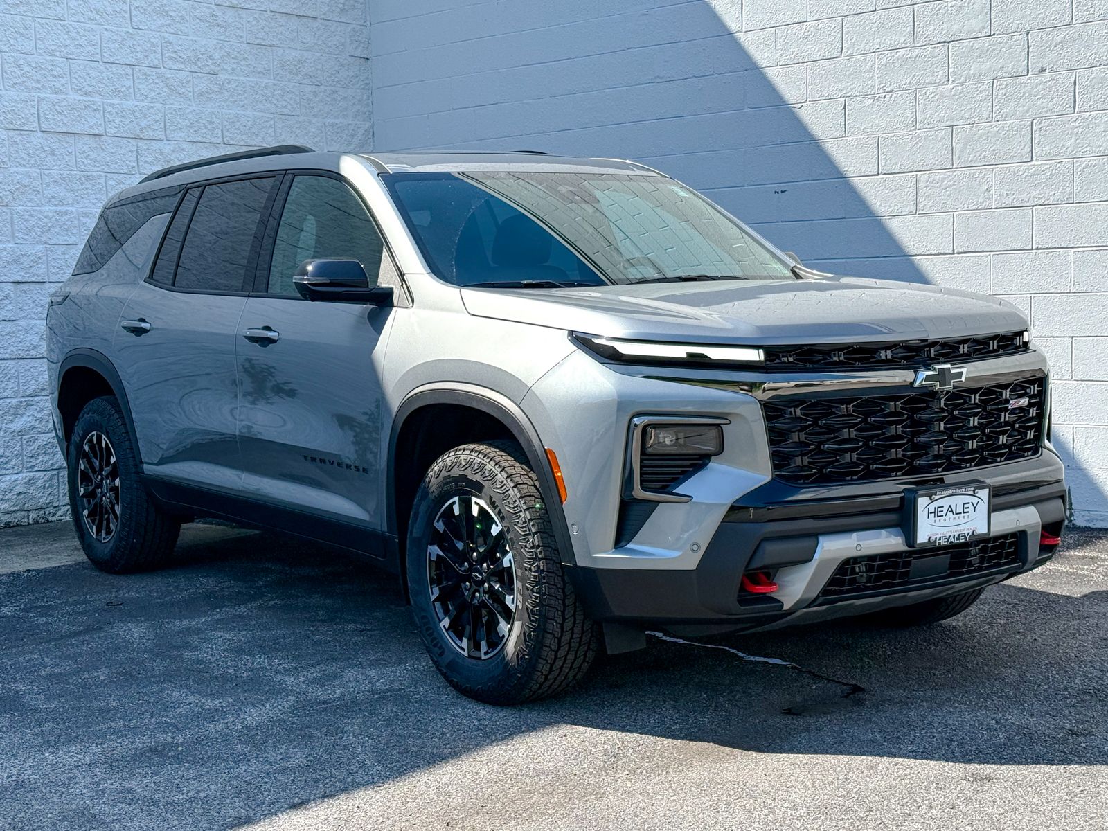 Photo view of 2026 Chevrolet Traverse in Gray