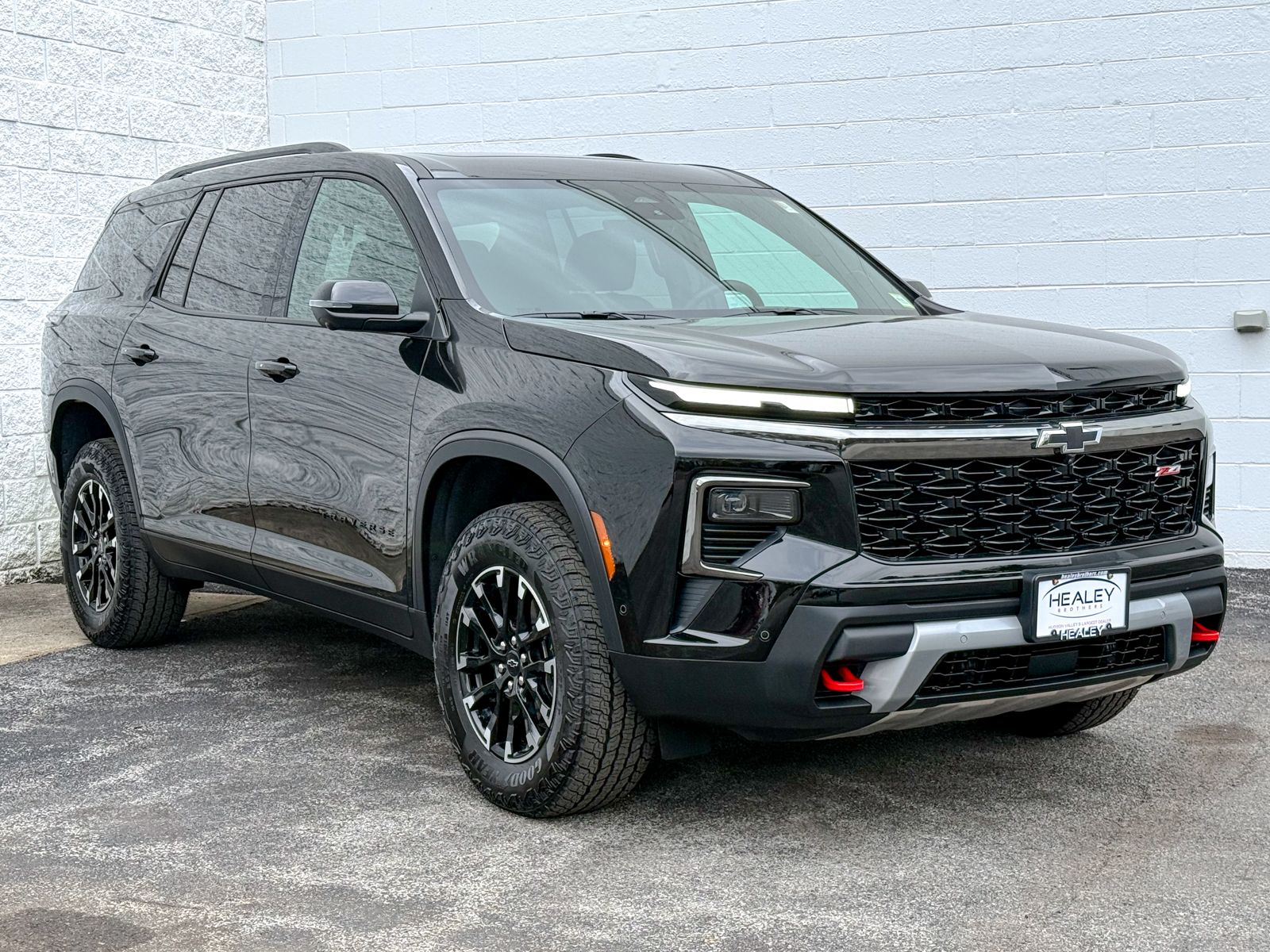 Photo view of 2026 Chevrolet Traverse in Black