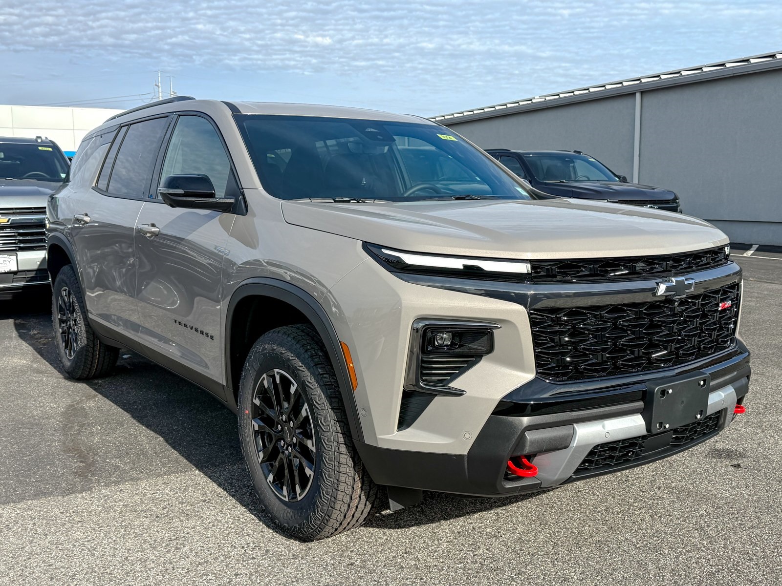 Photo view of 2026 Chevrolet Traverse in Gray
