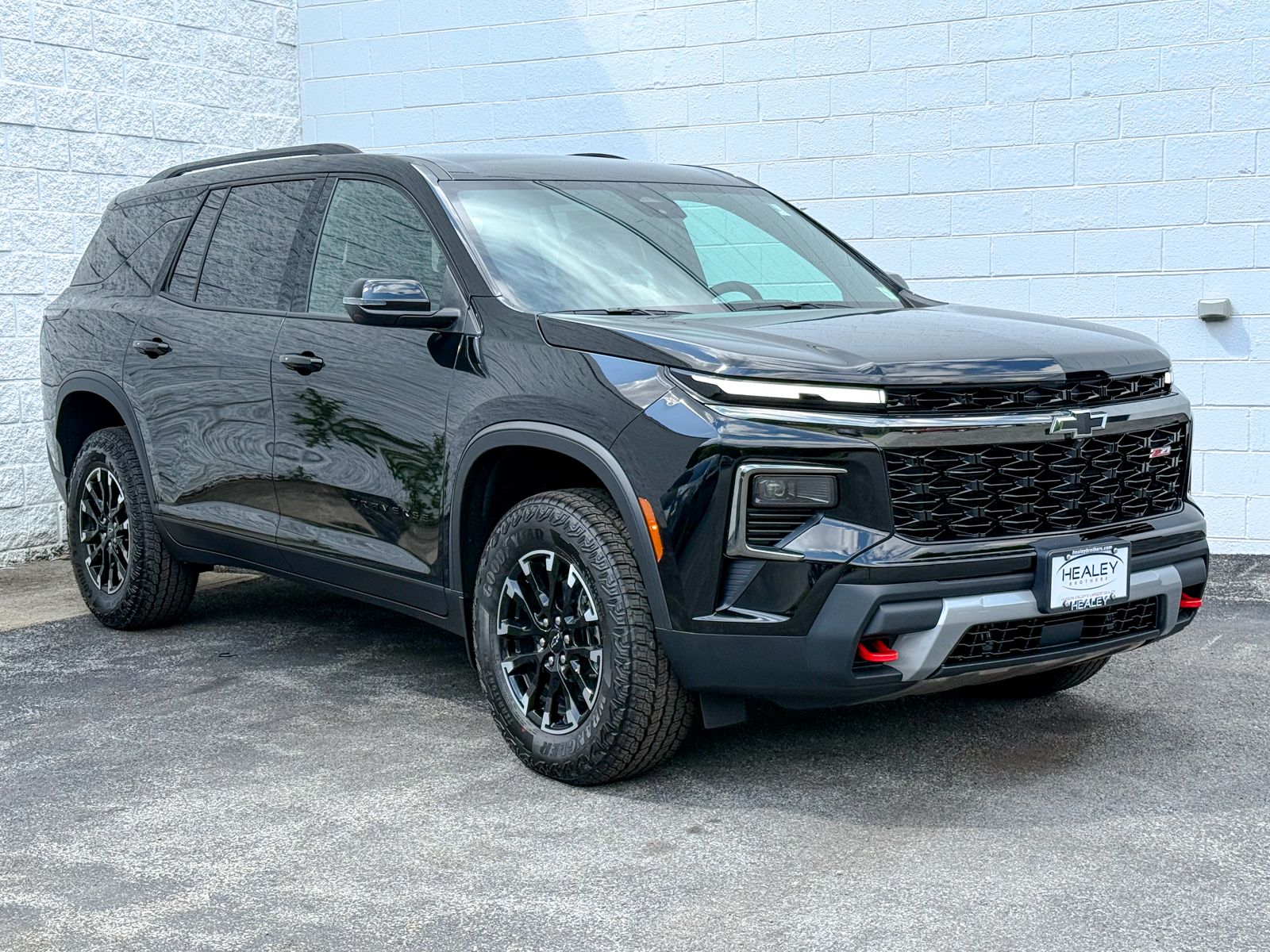 Photo view of 2026 Chevrolet Traverse in Black