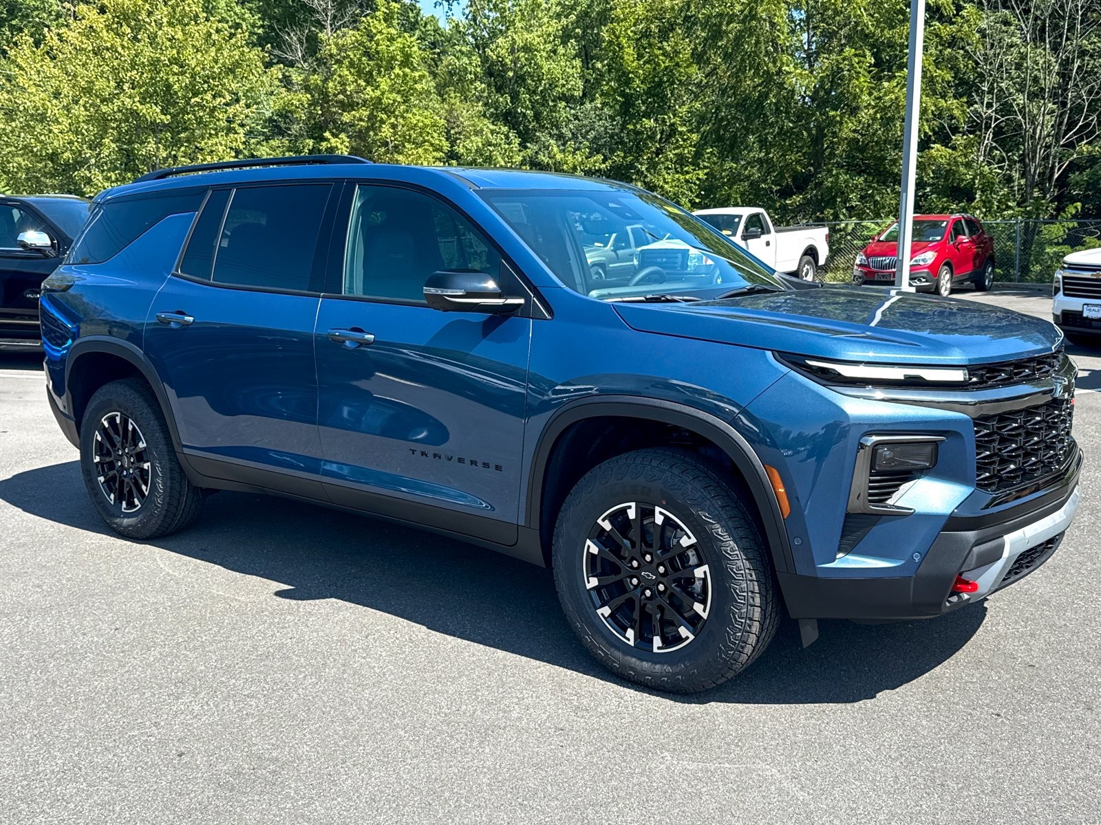 Photo view of 2026 Chevrolet Traverse in Blue