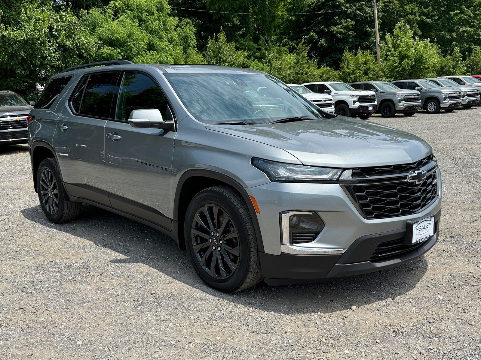 Photo view of 2023 Chevrolet Traverse in Gray