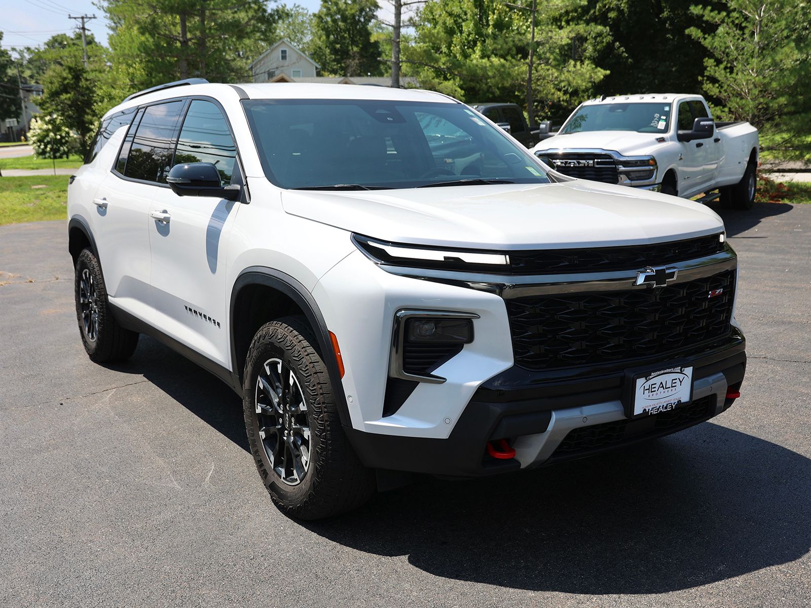 Photo view of 2025 Chevrolet Traverse in White