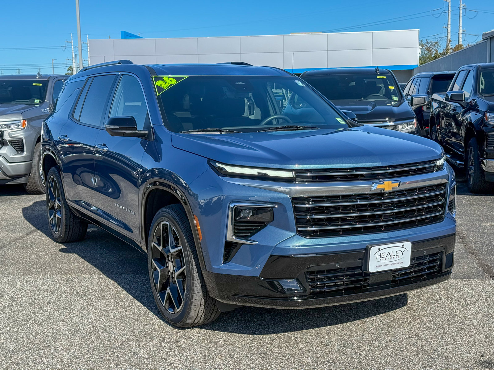 Photo view of 2026 Chevrolet Traverse in Blue