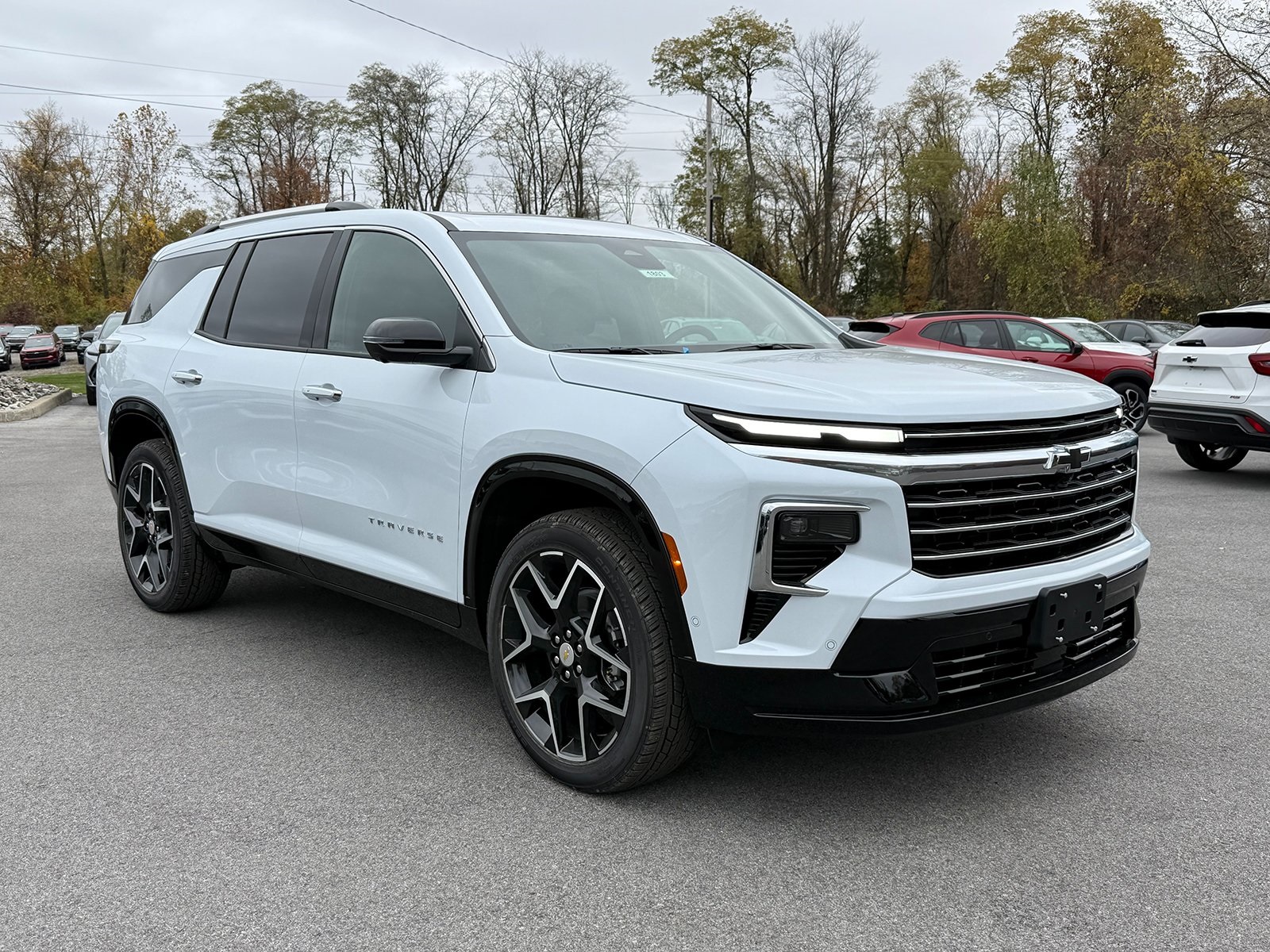 Photo view of 2026 Chevrolet Traverse in White
