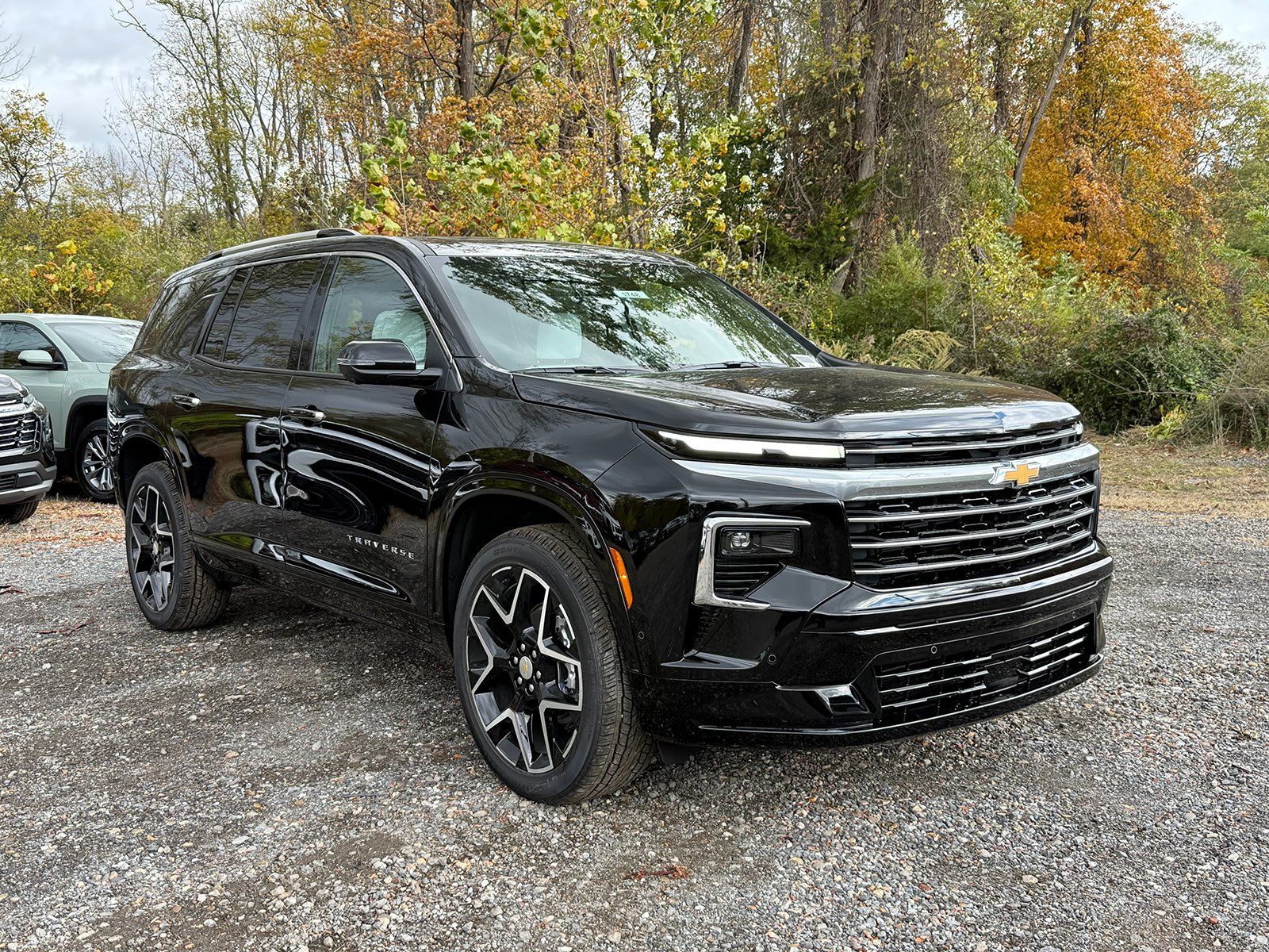 Photo view of 2026 Chevrolet Traverse in Black