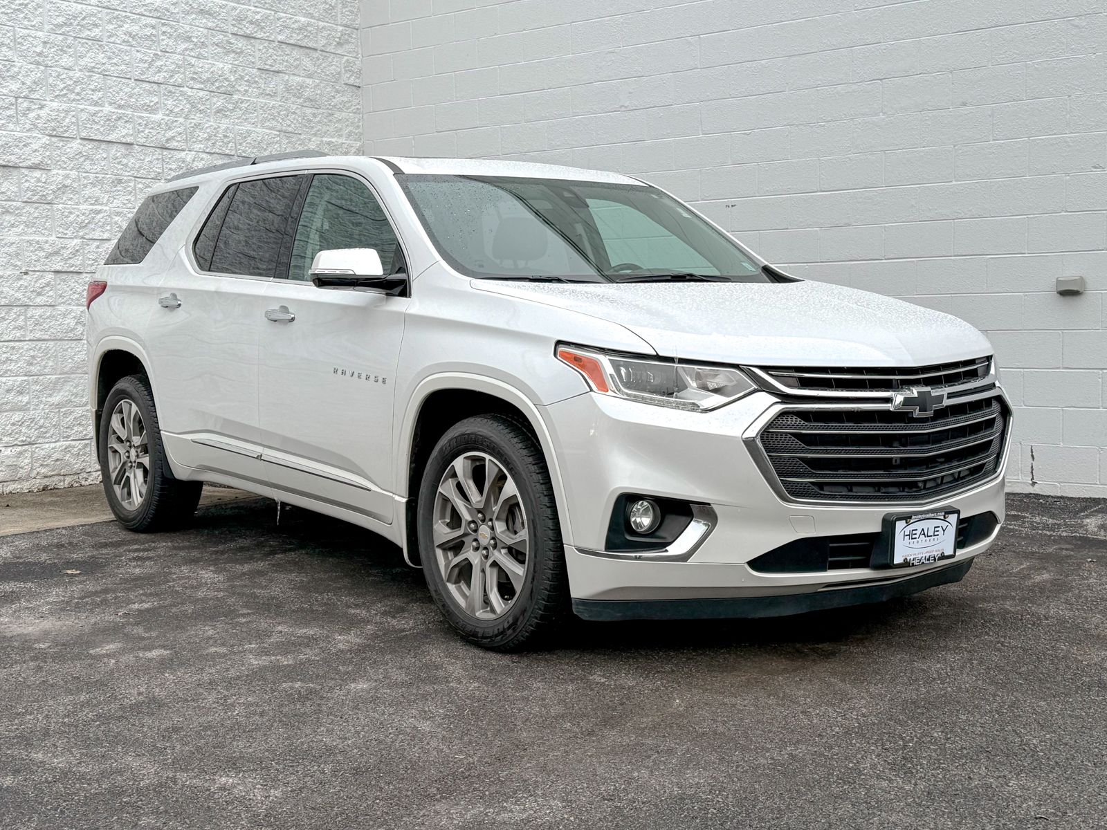 Photo view of 2019 Chevrolet Traverse in White
