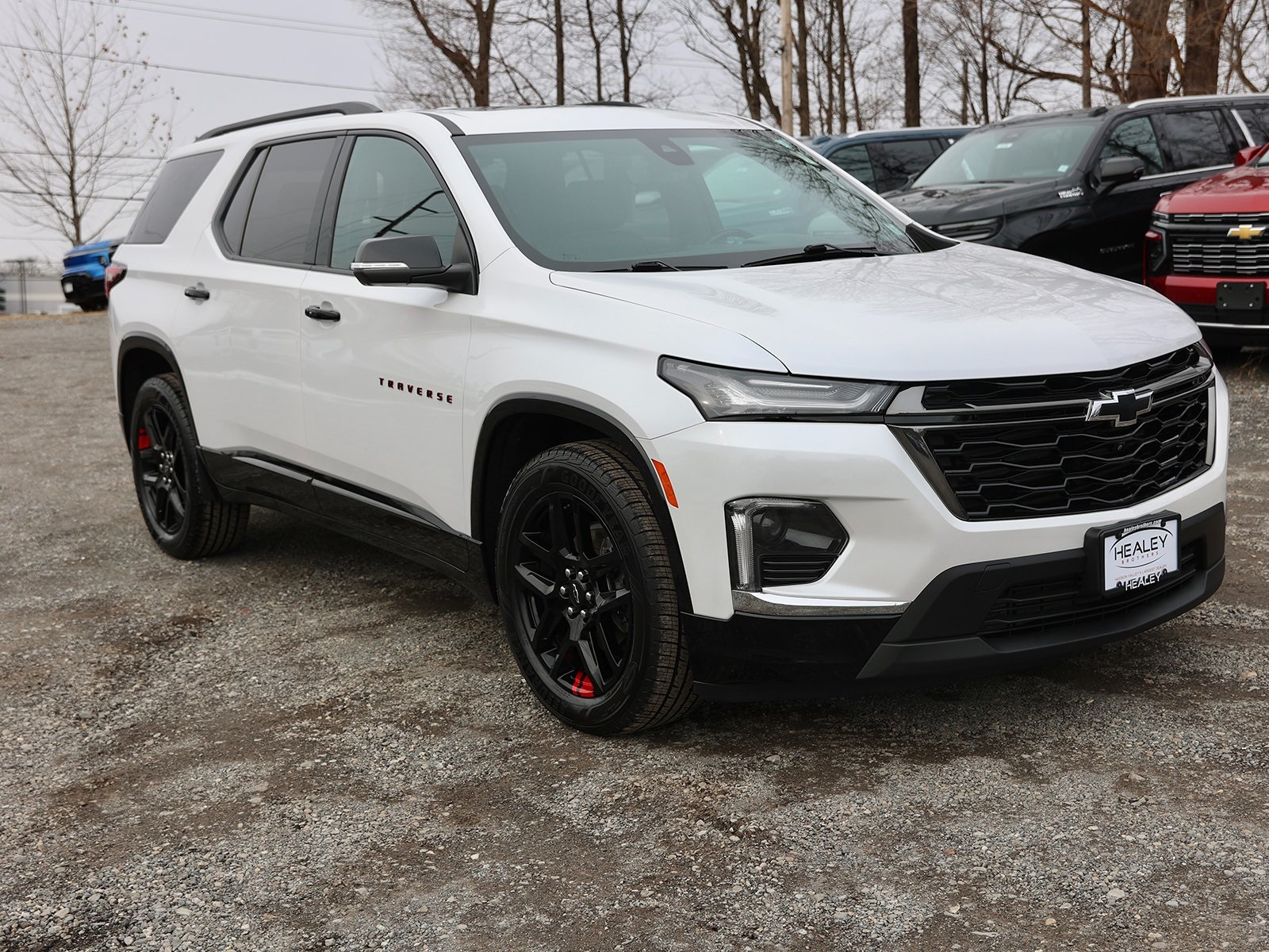 Photo view of 2023 Chevrolet Traverse in Black