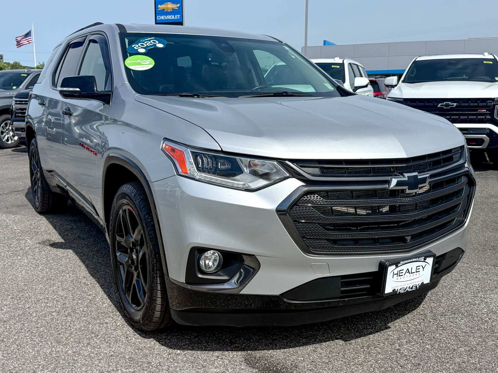 Photo view of 2020 Chevrolet Traverse in Gray