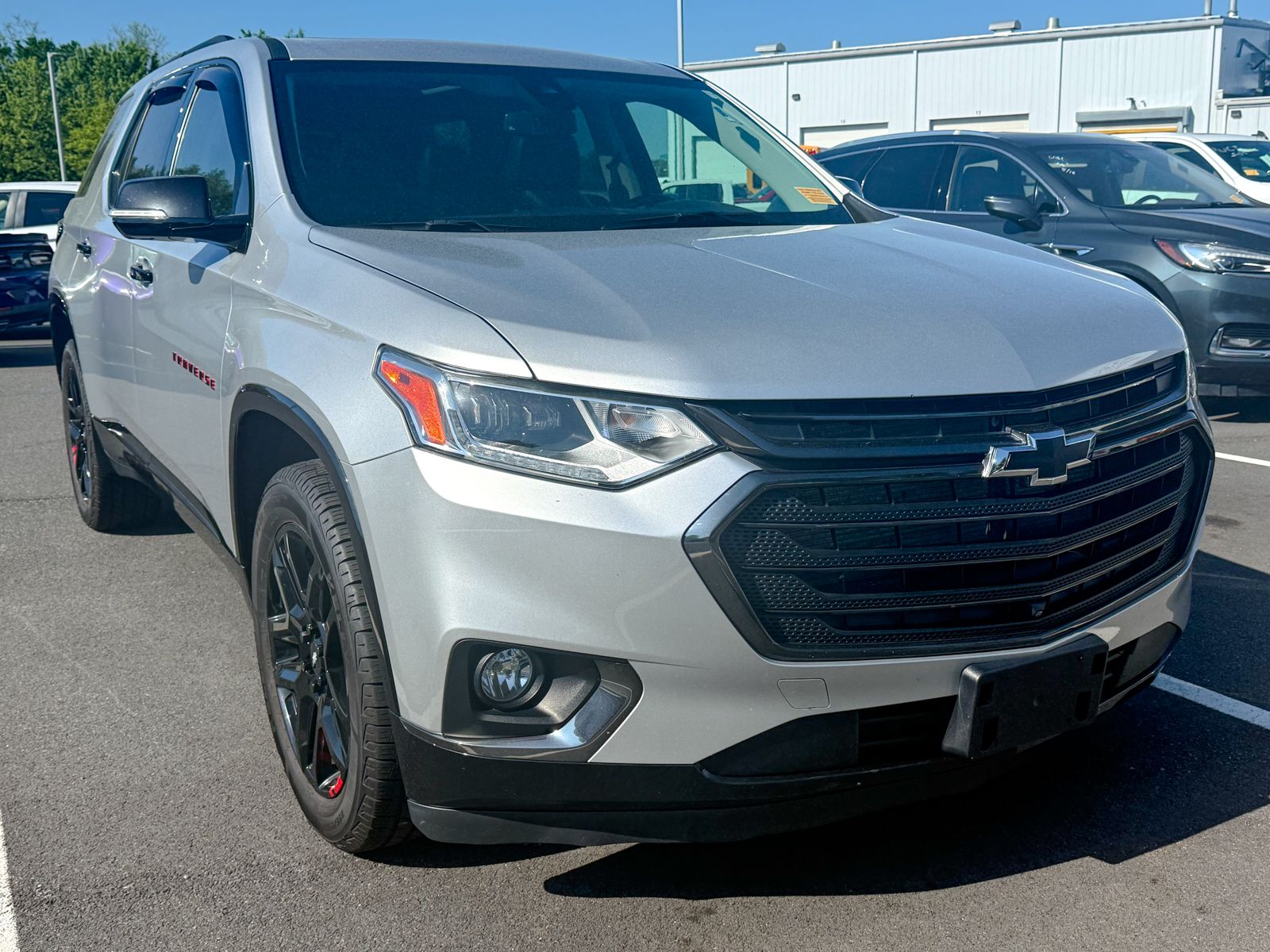 Photo view of 2020 Chevrolet Traverse in Gray