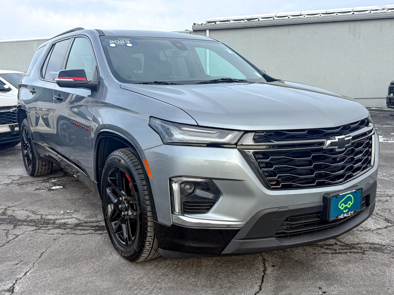 Photo view of 2023 Chevrolet Traverse in Gray