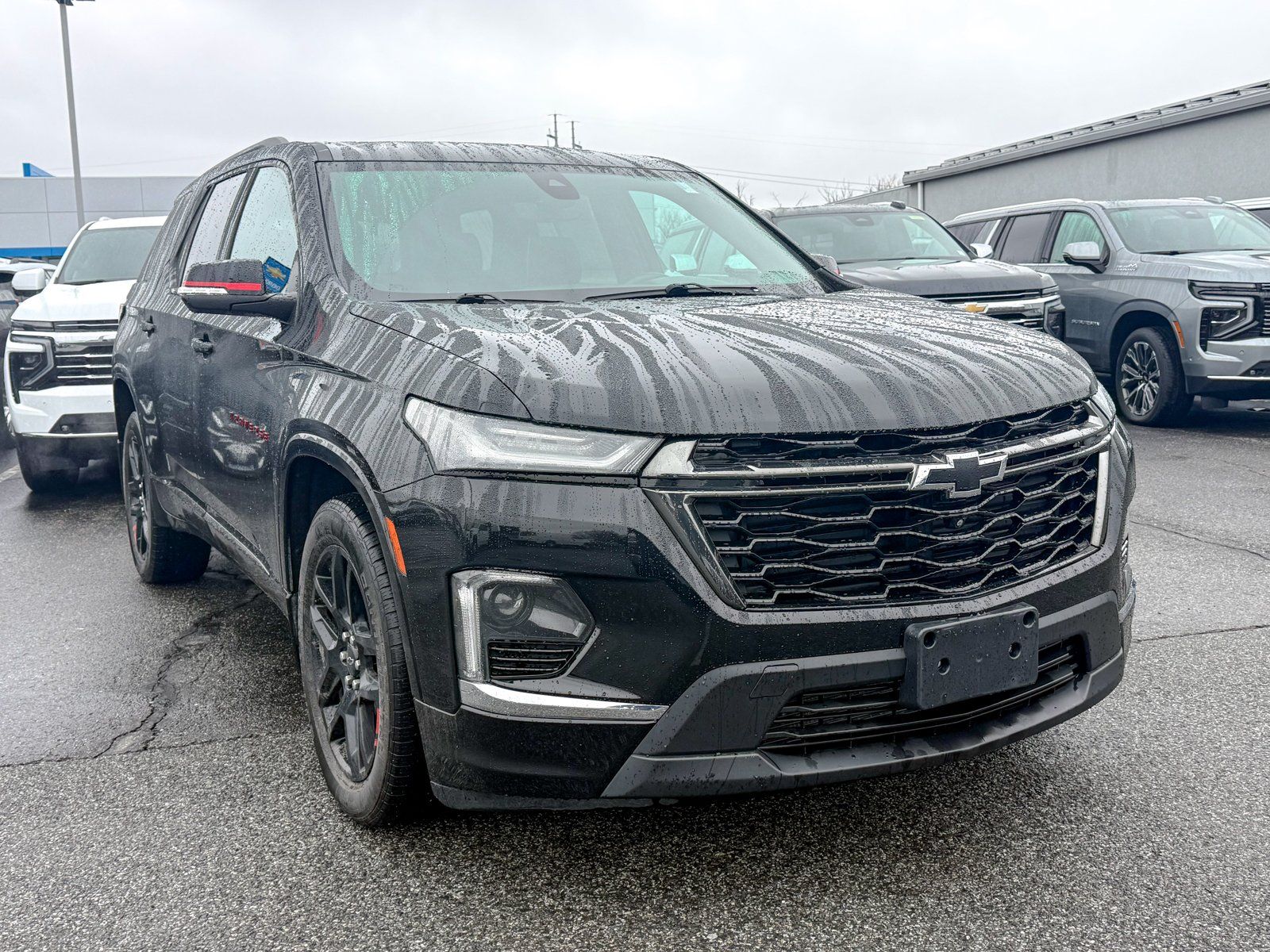 Photo view of 2023 Chevrolet Traverse in Black