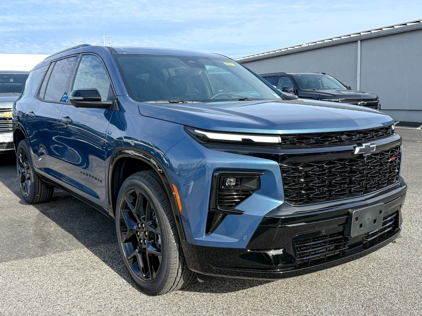 Photo view of 2026 Chevrolet Traverse in Blue