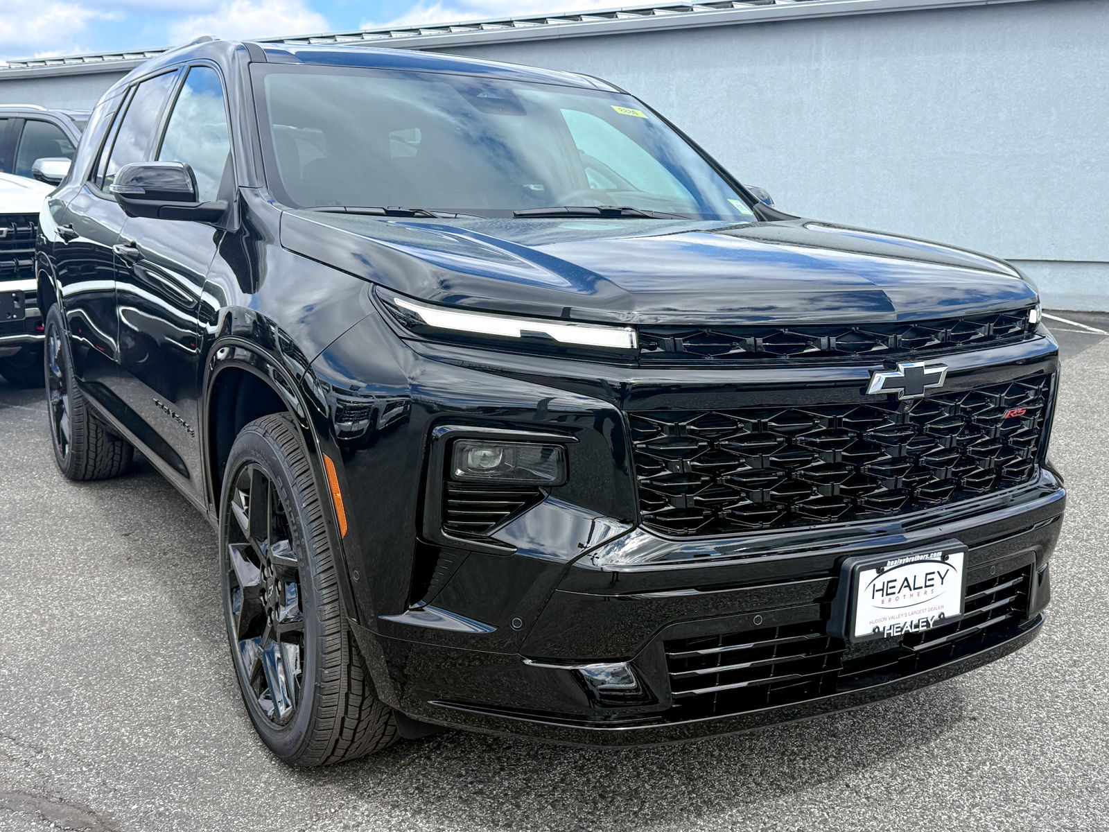 Photo view of 2026 Chevrolet Traverse in Black