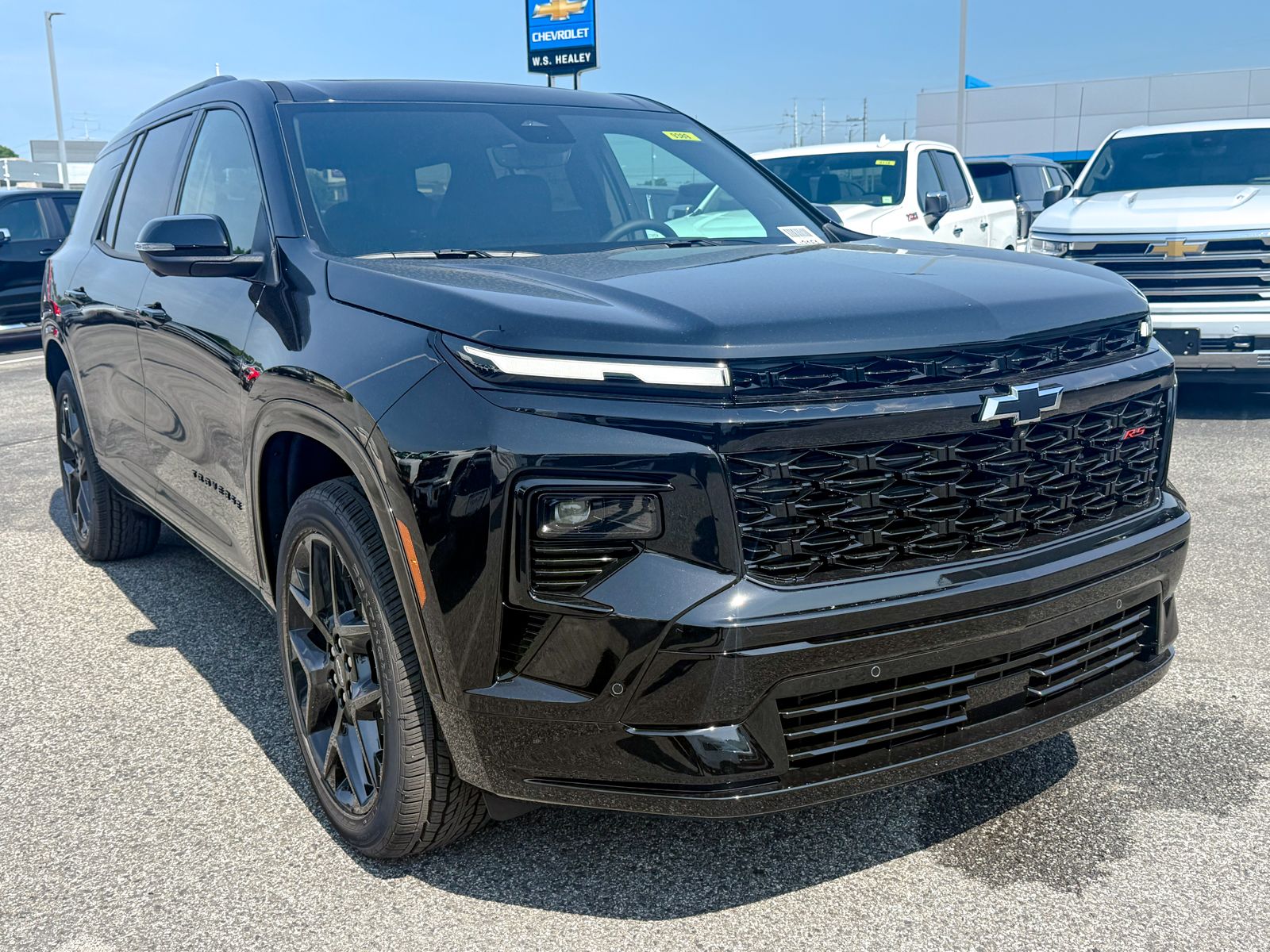 Photo view of 2026 Chevrolet Traverse in Black
