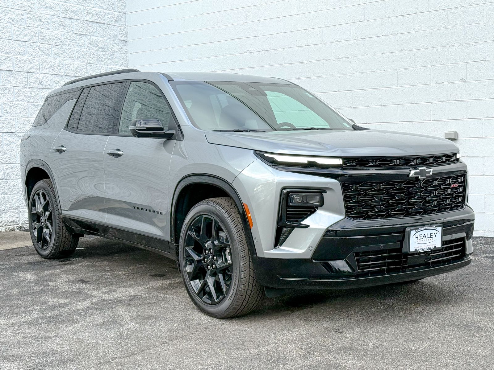 Photo view of 2026 Chevrolet Traverse in Gray