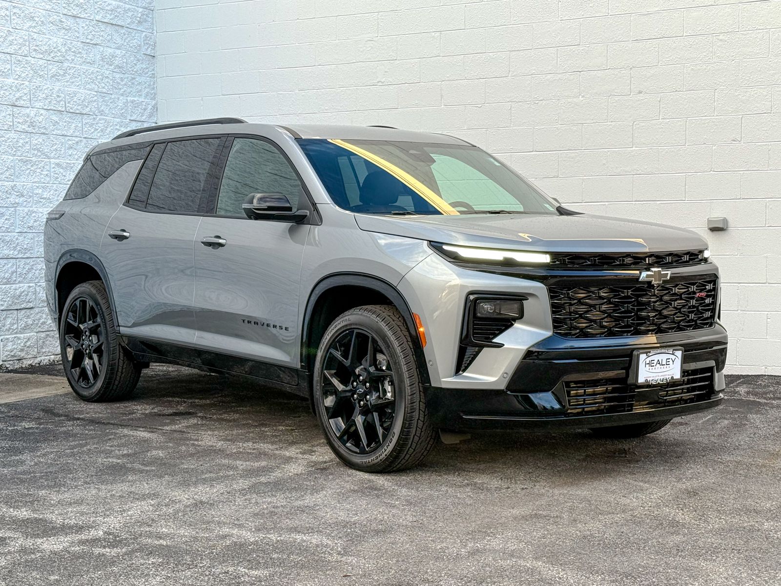 Photo view of 2026 Chevrolet Traverse in Gray