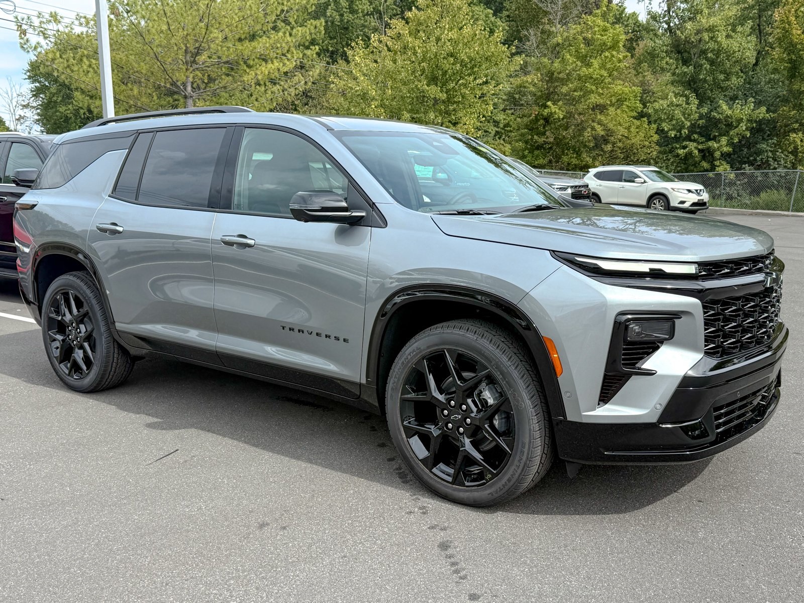 Photo view of 2026 Chevrolet Traverse in Gray