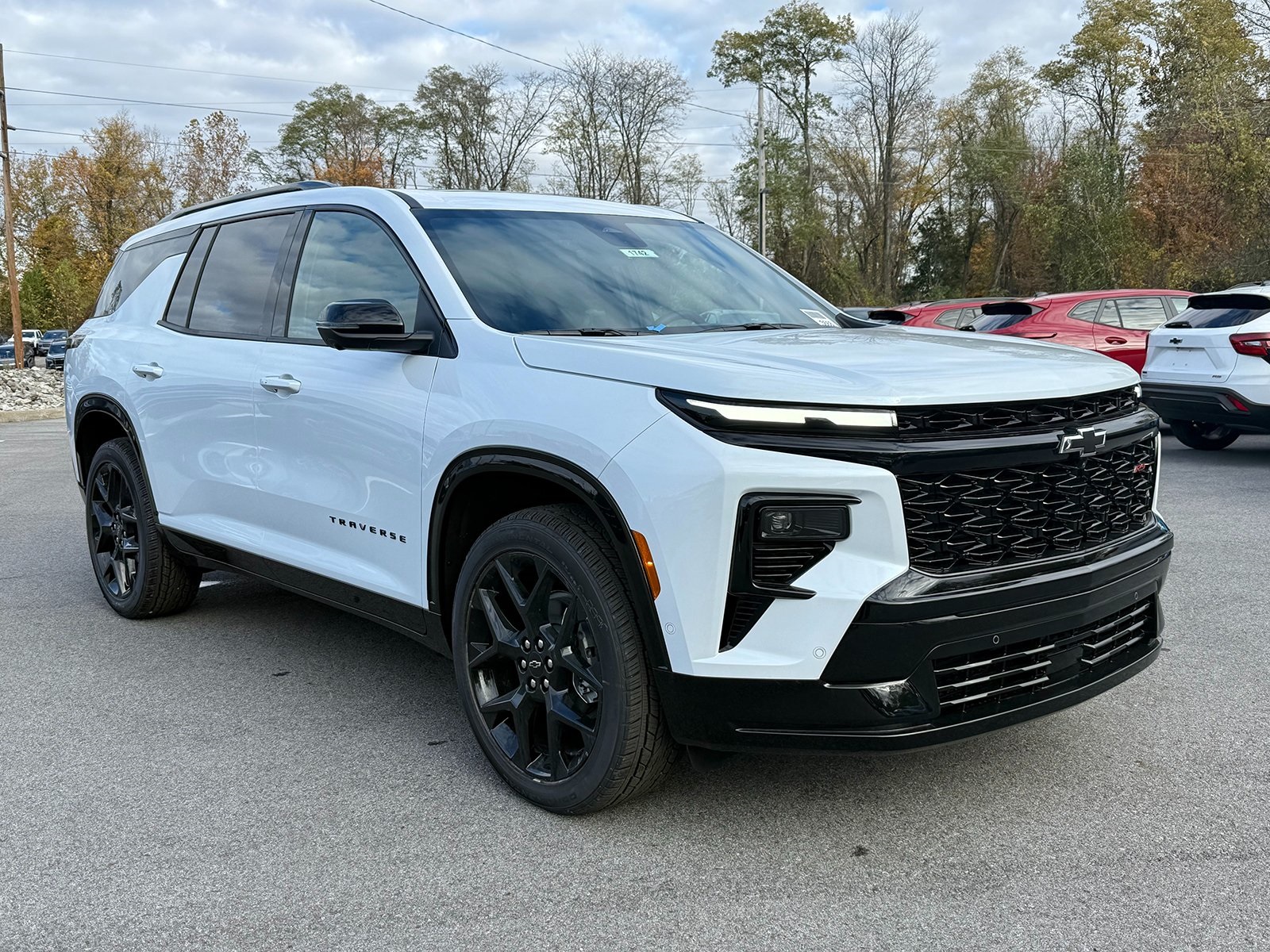 Photo view of 2026 Chevrolet Traverse in White
