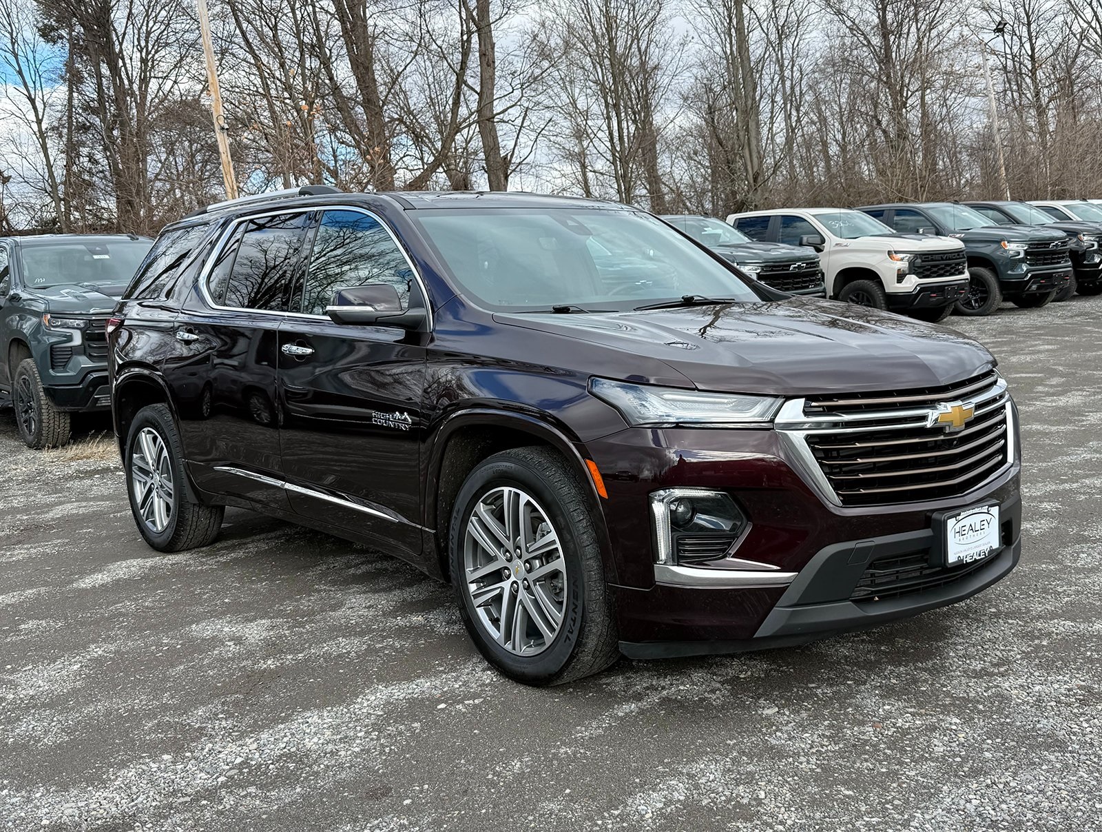 Photo view of 2023 Chevrolet Traverse in Black