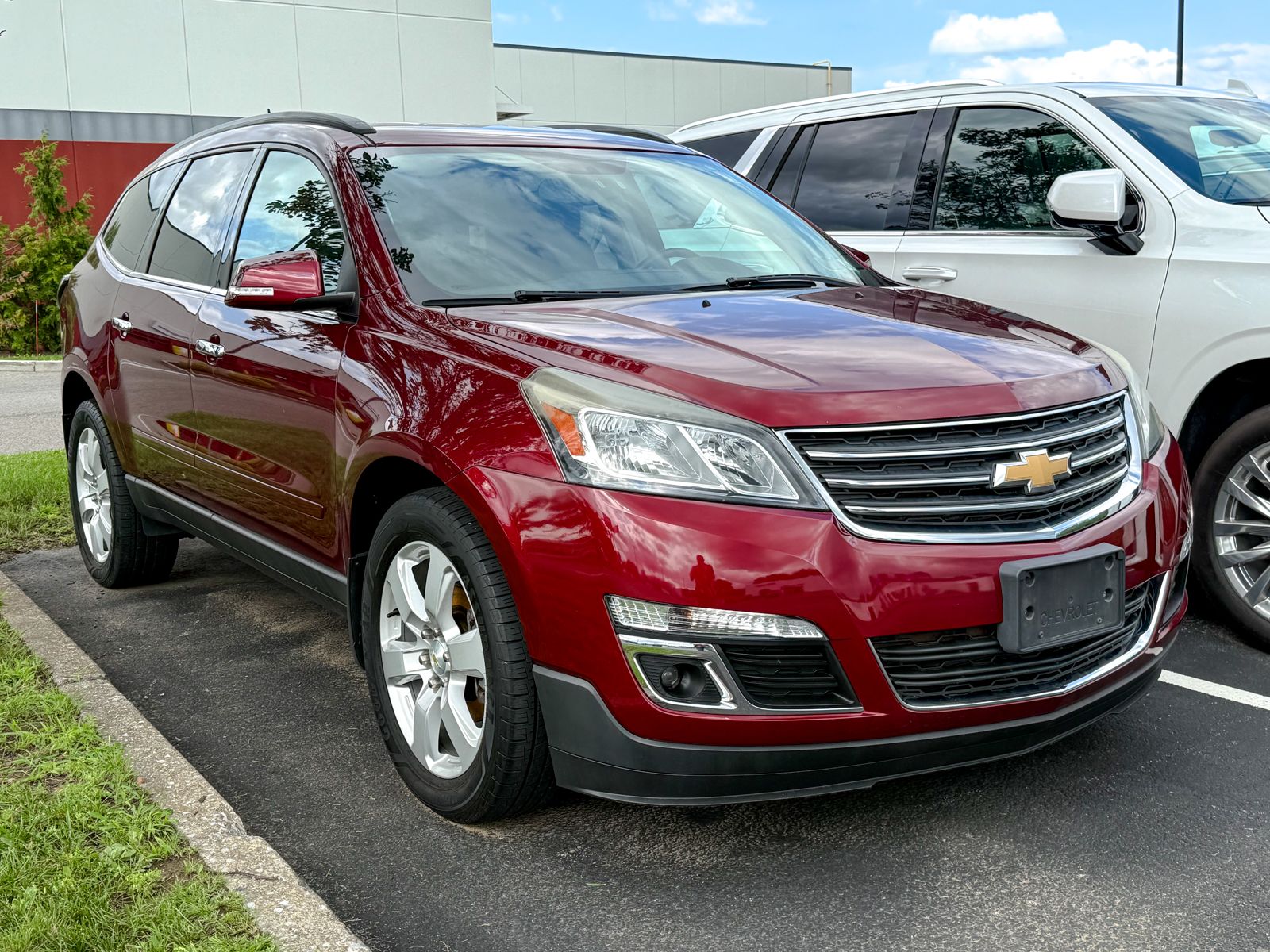 Photo view of 2017 Chevrolet Traverse in Red