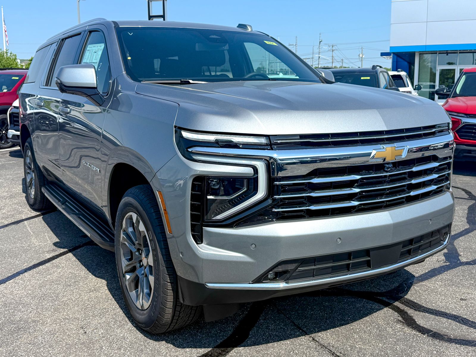 Photo view of 2026 Chevrolet Suburban in Gray